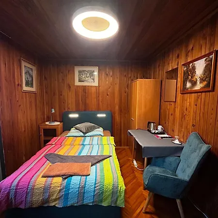 罗莎莉亚膳食公寓酒店 招待所 *