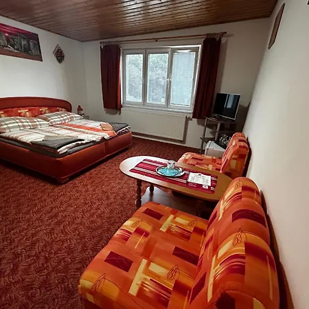 罗莎莉亚膳食公寓酒店 招待所 科希策