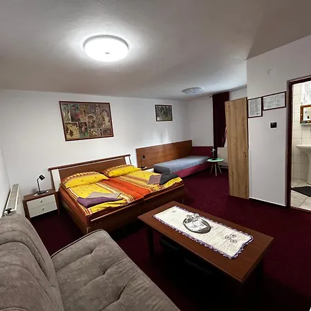 罗莎莉亚膳食公寓酒店