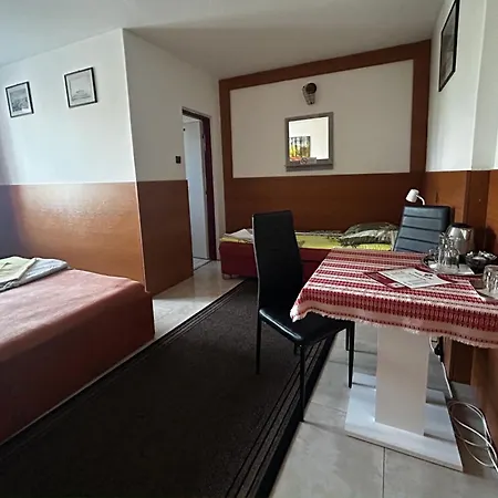 罗莎莉亚膳食公寓酒店 招待所 *