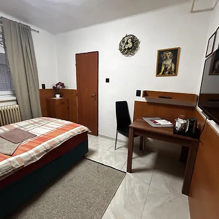 罗莎莉亚膳食公寓酒店 招待所 *